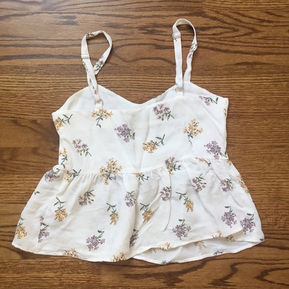 super cute Hollister top - Picture 2 of 3